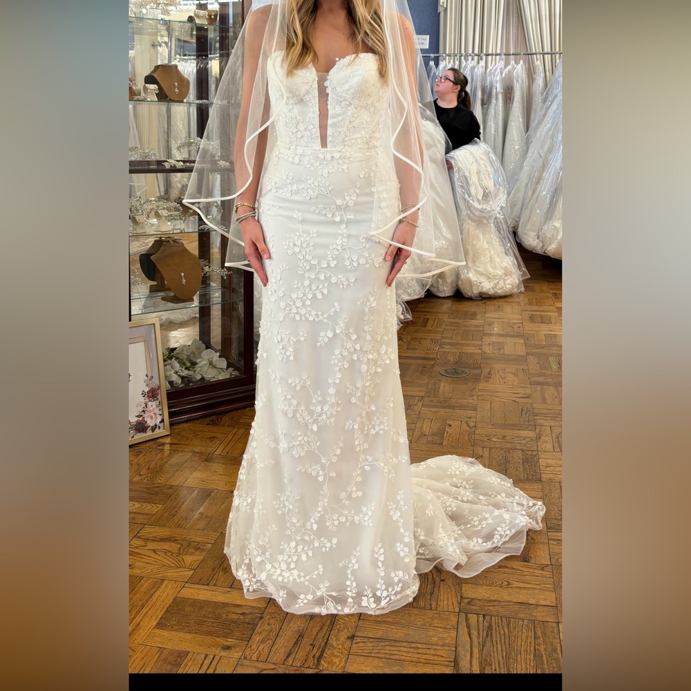 Elegant White Lace Bridal Gown